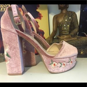 CRUSHED VELVET EMBROIDERED PLATFORMS